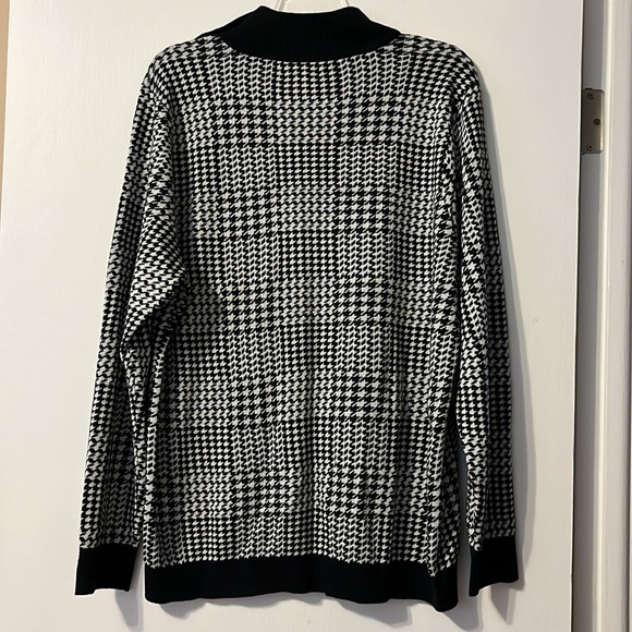 Calvin Klein Sweater - Picture 2 of 3